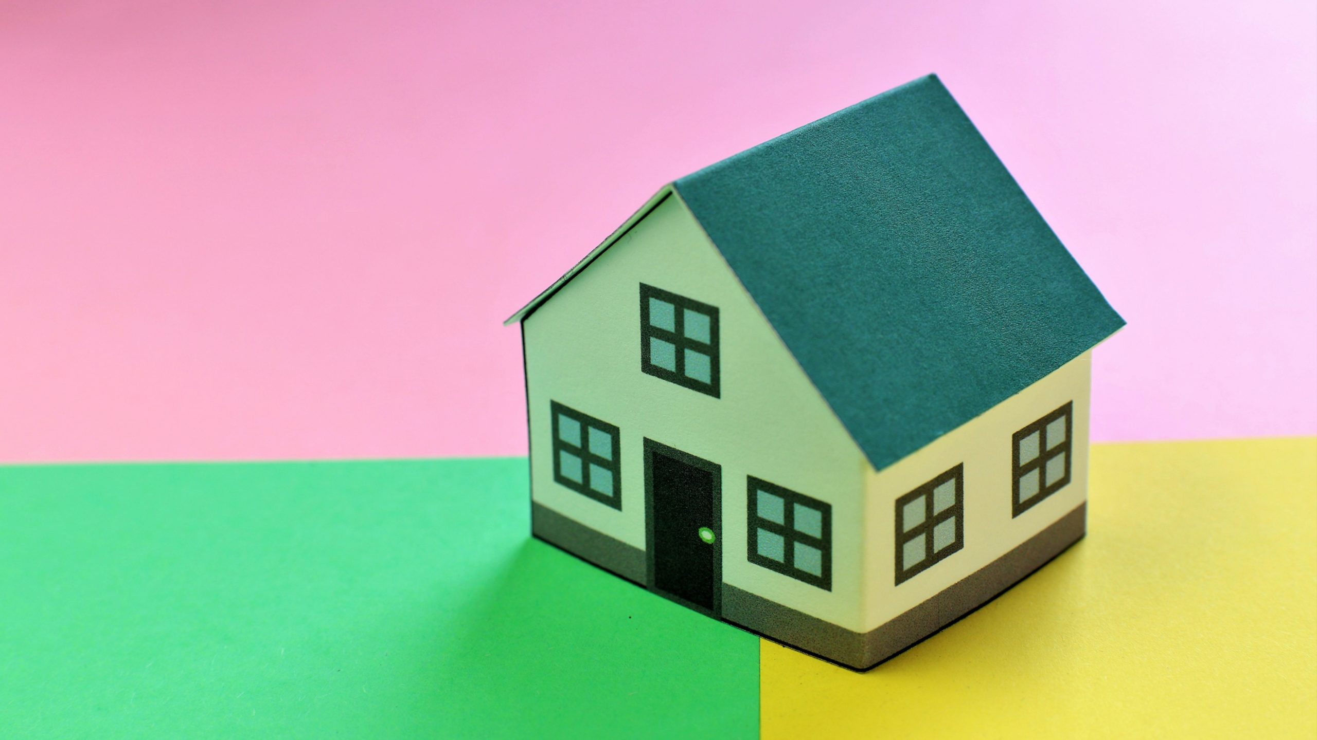 模型・ミニチュアの家が置いてある画像